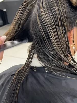 Raw footage: combing and sectioning wet hair